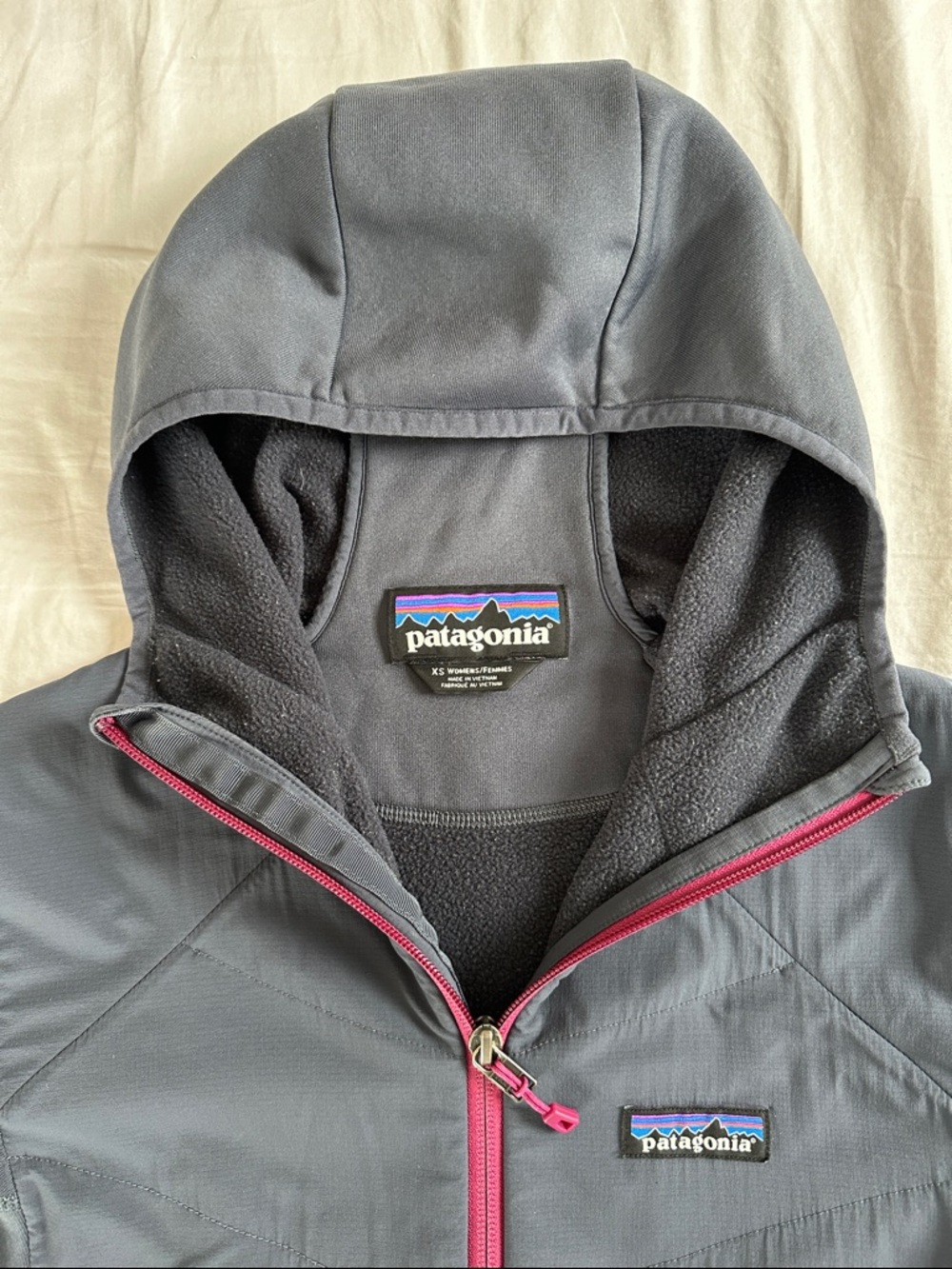 Patagonia Women's Hooded Fleece Jacket - Picture 2 of 7